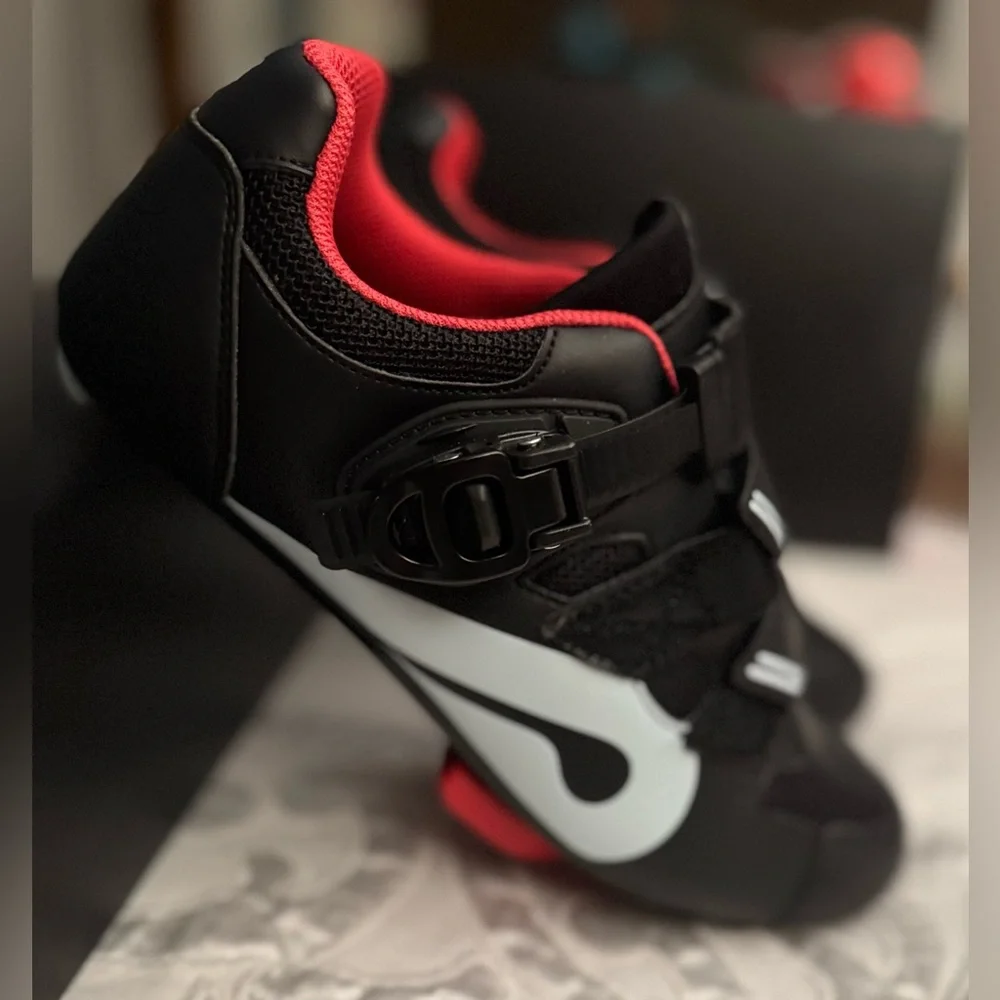 PELOTON CYCLING SHOES - Picture 6 of 14